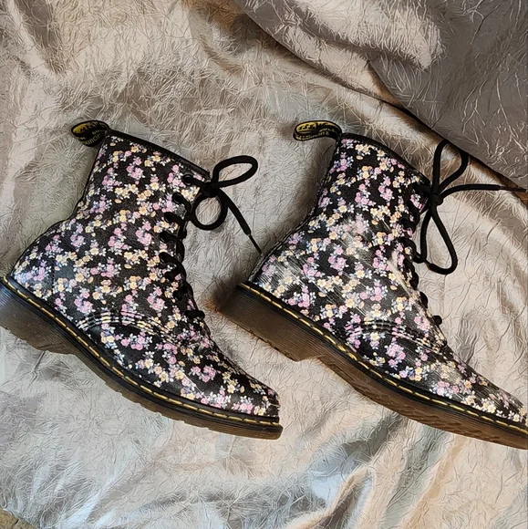 DR. MARTENS VINTAGE POINTED TOE BOOTS SZ 7 - Picture 13 of 15